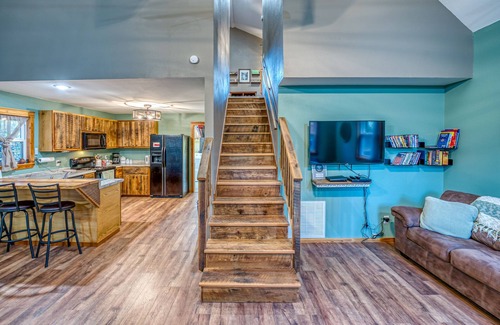 Compton Kabine | Hemmed-in-Hollow Cabin, Hikers Paradise with cell phone reception and wifi