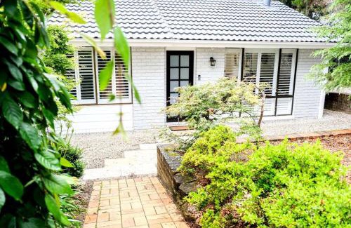 Wentworth Falls Haus | Henderson House