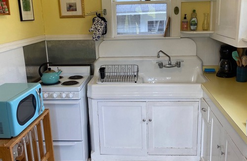 Brooksville Haus | HENRY POINT - Charming Little Cottage on the Shore, Great Kayaking