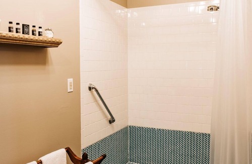 Opelika Bed & Breakfast | Heritage House Bed & Breakfast - Boutique Adults-Only Inn