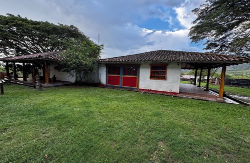 El Cerrito Villa | Hermosa casa en las montañas en Santa Elena