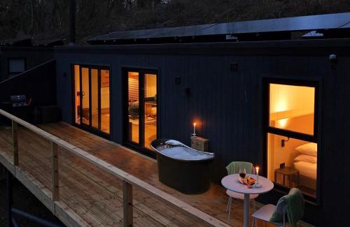 Market Drayton Haus | Heron - Luxurious Off-Grid Eco Cabin with River views