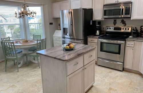 Croatan Beach Haus | Herons and Egrets by the Sea-2 min walk to CROATAN BEACH