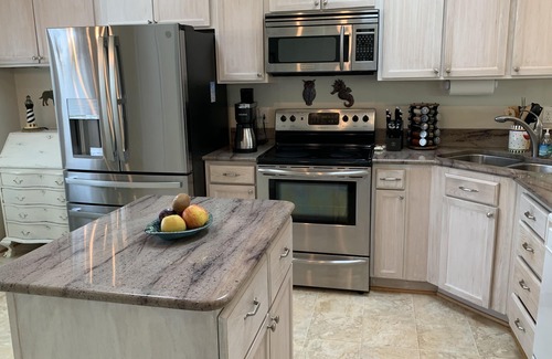 Croatan Beach Haus | Herons and Egrets by the Sea-2 min walk to CROATAN BEACH