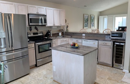 Croatan Beach Haus | Herons and Egrets by the Sea-2 min walk to CROATAN BEACH