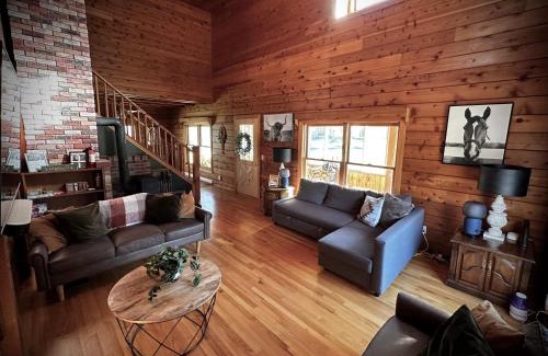 Barton Haus | HGTV Log Cabin near Lake Willoughby, Burke, Jaypeak ang Kingdom Trails