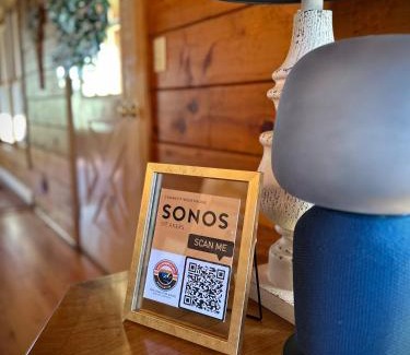 Barton Haus | HGTV Log Cabin near Lake Willoughby, Burke, Jaypeak ang Kingdom Trails