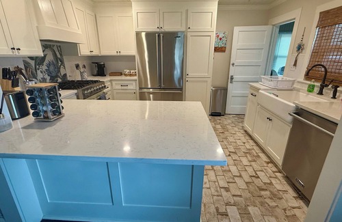 Laurel Haus | HGTV's Hometown house -Southern Charm 3- only 6 minutes to downtown Laurel!