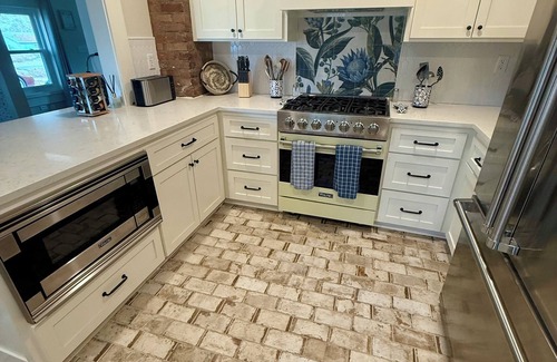 Laurel Haus | HGTV's Hometown house -Southern Charm 3- only 6 minutes to downtown Laurel!