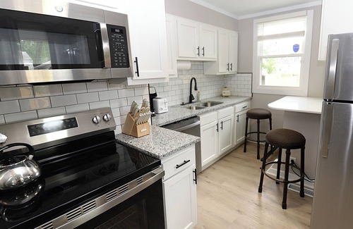 Columbus Haus | Hiawatha Hideaway - Darling 2 BR w/Private Backyard