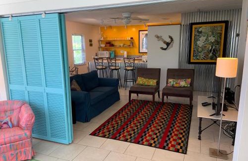 Flagler Beach Wohnung | Hibiscus Cottage - Downtown and Steps to the Beach!