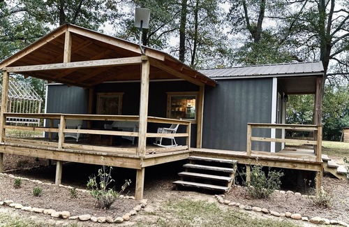 Cedar Bluff Kabine | Hickory Cabin @ Little River Hideout - Cozy tiny home right on Little River