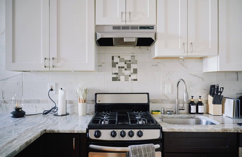Historic Downtown Wohnung | Hidden gem 2-bedroom apartment with WiFi, AC in Hoboken mins to NYC
