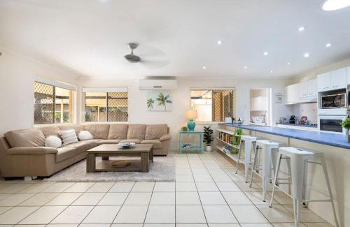 Mudjimba Haus | Hidden Gem at Mudjimba - Walk to Cafes & Surf Beach