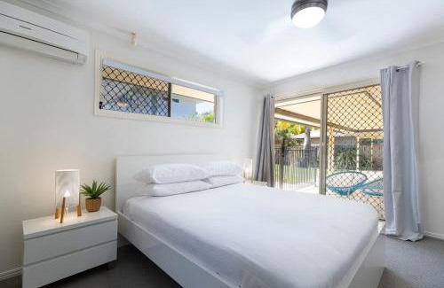 Mudjimba Haus | Hidden Gem at Mudjimba - Walk to Cafes & Surf Beach