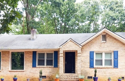 Southwestern Haus | Hidden Gem Getaway on a Hill