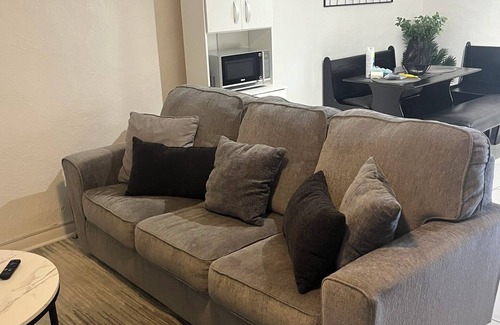 Pahokee Wohnung | Hidden Gem located in Pahokee, FL