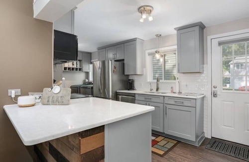 Brighton Kabine | Hidden Gem on the Shoren20 Mi from U of M Football!