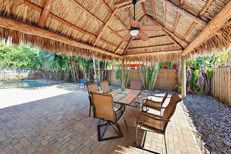 River Oaks Villa | Hidden Gem Vacation Villa w Private Pool & TikiHut