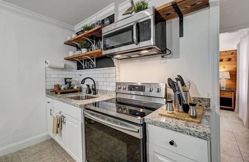 Poinciana Park Haus | Hidden Getaway 3 miles away from Fort Laud Beach