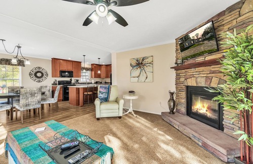 Brighton Haus | Hidden Lake Front ≈ New Build ★ Private Beach ✹ Fast WiFi ✔