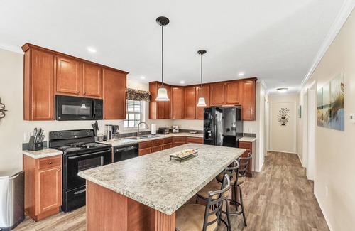 Brighton Haus | Hidden Lake Front ≈ New Build ★ Private Beach ✹ Fast WiFi ✔