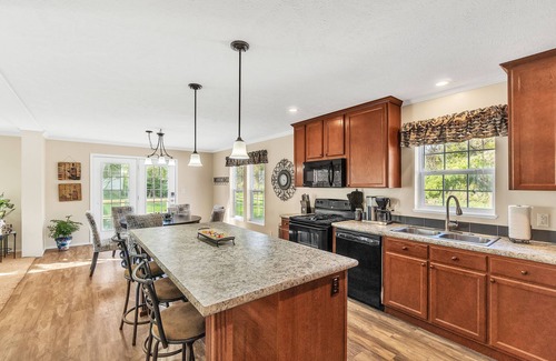 Brighton Haus | Hidden Lake Front ≈ New Build ★ Private Beach ✹ Fast WiFi ✔