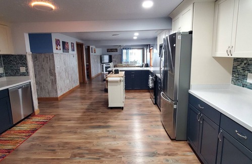 Kendall Hütte | Hide-a-way at Swan Lake: fishing, relaxing, and dog friendly.