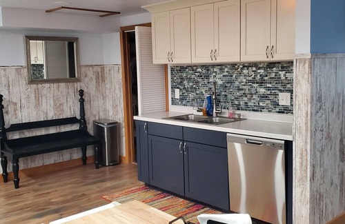 Kendall Hütte | Hide-a-way at Swan Lake: fishing, relaxing, and dog friendly.