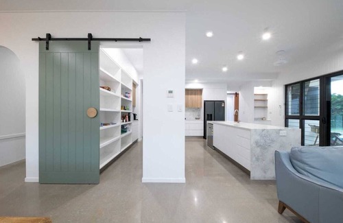 Hideaway Bay Haus | Hideaway Bays Luxury brand new house - across from the beach!