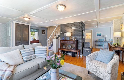 Owls Head Hütte | Hideaway Cottage, Walk to Owls Head Lighthouse