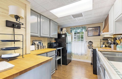 Owls Head Hütte | Hideaway Cottage, Walk to Owls Head Lighthouse