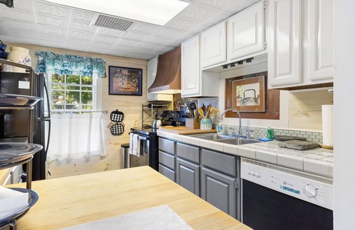 Owls Head Hütte | Hideaway Cottage, Walk to Owls Head Lighthouse