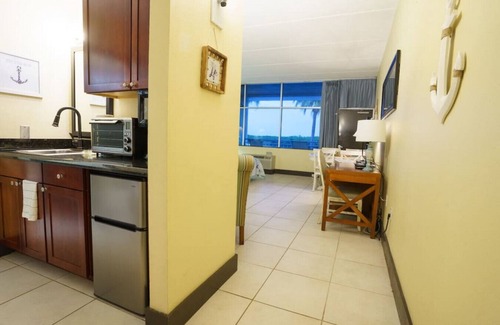 Ruskin Eigentumswohnung | Balkon mit Pool- und Kanalblick! Kostenloses Parken, kostenloses WLAN! Haustierfreundlich :)