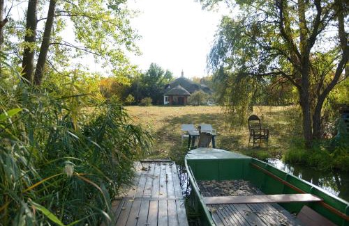 Mezotur Wohnung | Hideout Homestead on the riverside Fishing&Hunting