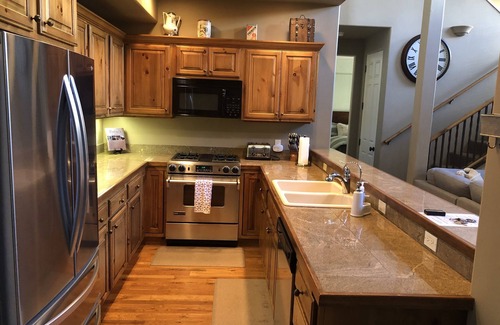 Ketchum Eigentumswohnung | High-End-Eigentumswohnung im Herzen von Sun Valley - zu Fuß zum Skifahren, Stadt, Biking + Golf