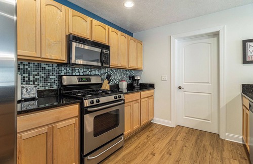 Traverse City Eigentumswohnung | High-End Downtown Traverse City Ground Floor Condo on Quiet Street