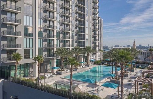 Riverwalk Fort Lauderdale Wohnung | High rise condo with balcony views and night life.