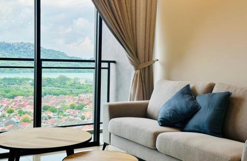 Kampung Sungai Nibong Wohnung | High Rise Haven 3BR Rooftop Pool Stylish Comfort 9pax