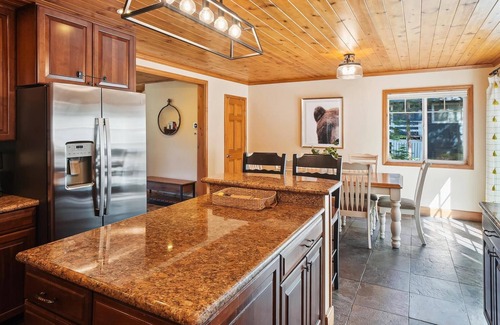 Country Club Estates Haus | High Sierra Hideaway – 3 Bedrooms, 3 Baths, Family Fun Near Heavenly & Hiking