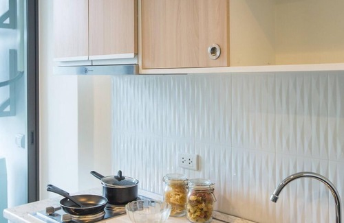 Talat Nuea Eigentumswohnung | Heller neuer Raum mit Küchen-Turnhallen-Salz-Pool-Sauna-Dampf