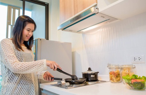 Talat Nuea Eigentumswohnung | Heller neuer Raum mit Küchen-Turnhallen-Salz-Pool-Sauna-Dampf