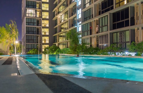 Talat Nuea Eigentumswohnung | Heller neuer Raum mit Küchen-Turnhallen-Salz-Pool-Sauna-Dampf