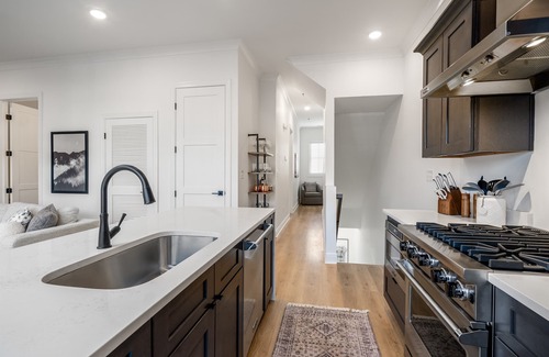 Druid City Haus | Highend Stadium View Home, Pool & Game Room Garage