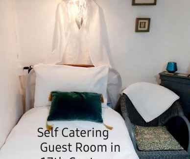 Norton Sub Hamdon Haus | Higher Barton Guest room