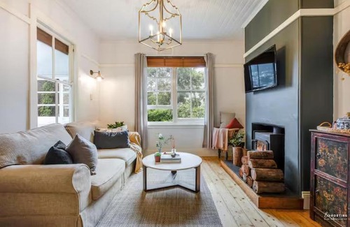 Leura Haus | Highland Cottage- Modern Country Life at Leura