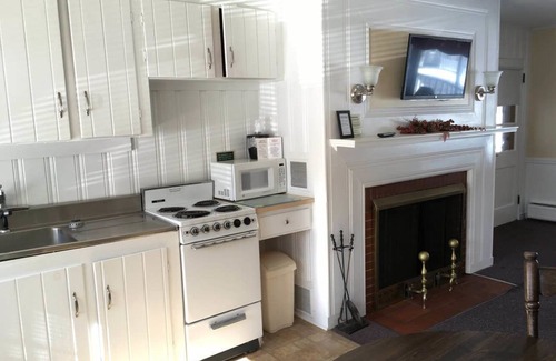 Bridgton Hotel | Highland Lake Resort