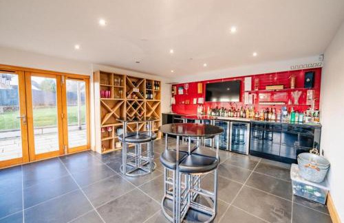 St. Brides Netherwent Villa | Highview House, Llandevaud