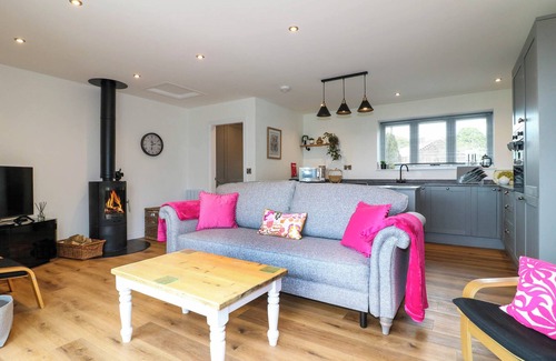 Chesterfield Hütte | HIGHVIEW STABLES, pet friendly, with hot tub in Chesterfield