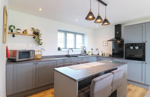 Chesterfield Hütte | HIGHVIEW STABLES, pet friendly, with hot tub in Chesterfield